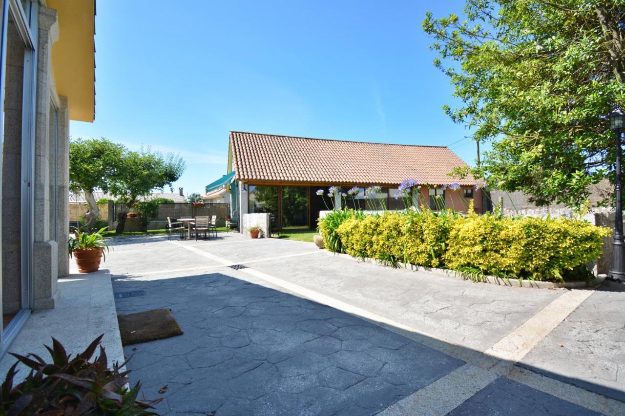 Galihost - Casa Con Precioso Jardin En Vilanova De Arousa Exterior photo