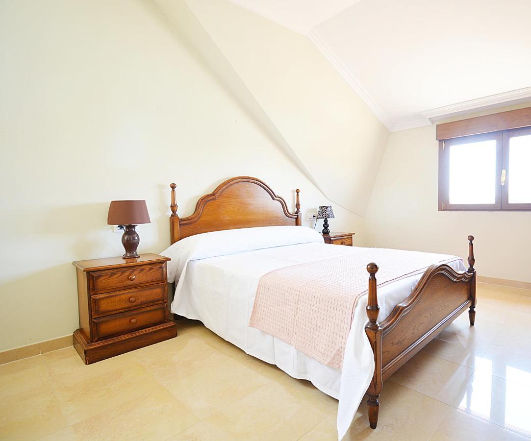 Galihost - Casa Con Precioso Jardin En Vilanova De Arousa Exterior photo