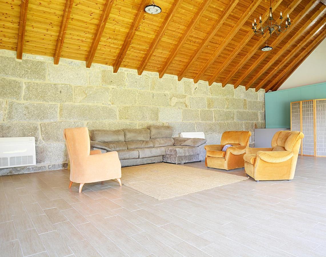 Galihost - Casa Con Precioso Jardin En Vilanova De Arousa Exterior photo