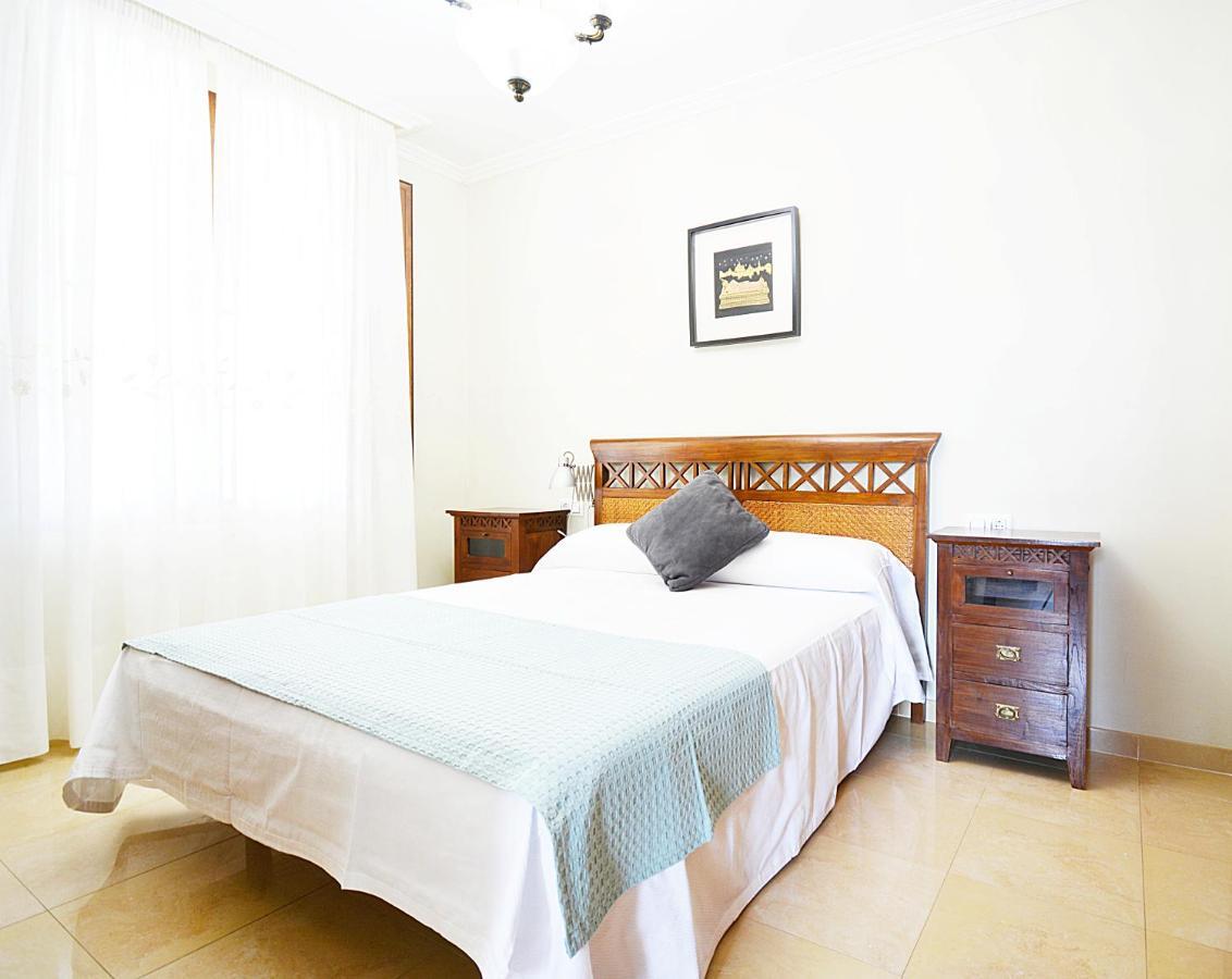 Galihost - Casa Con Precioso Jardin En Vilanova De Arousa Exterior photo