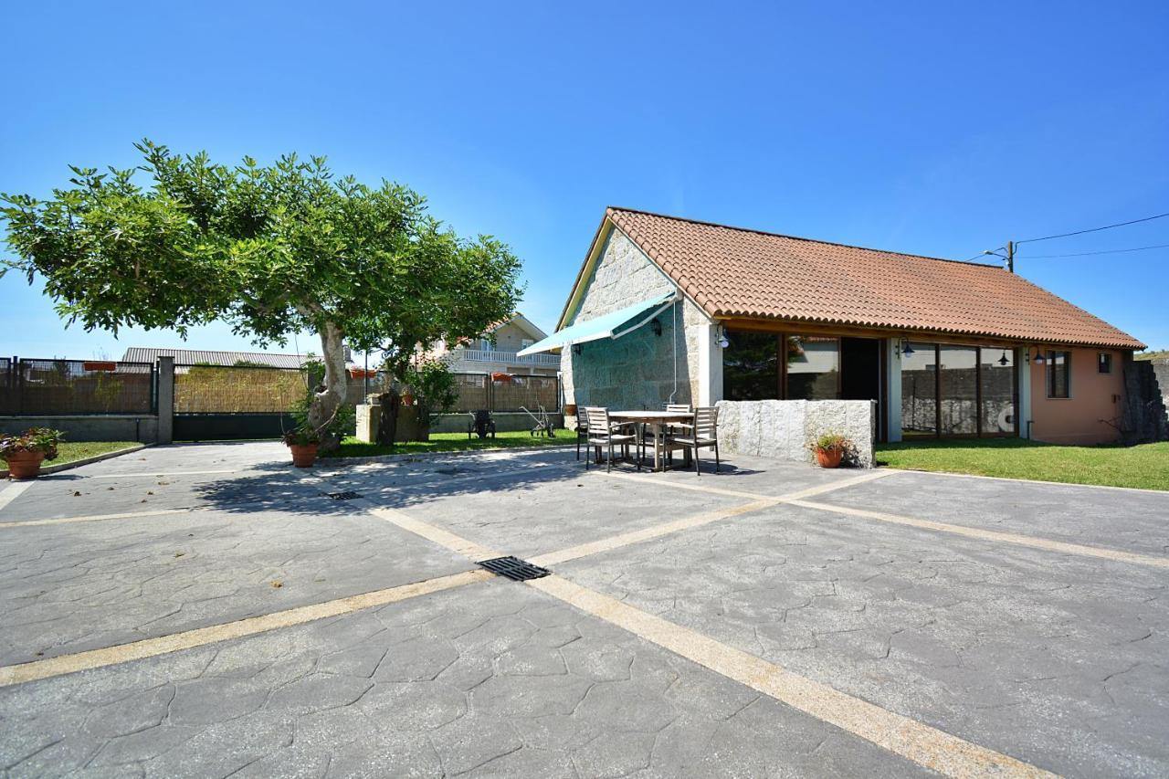Galihost - Casa Con Precioso Jardin En Vilanova De Arousa Exterior photo