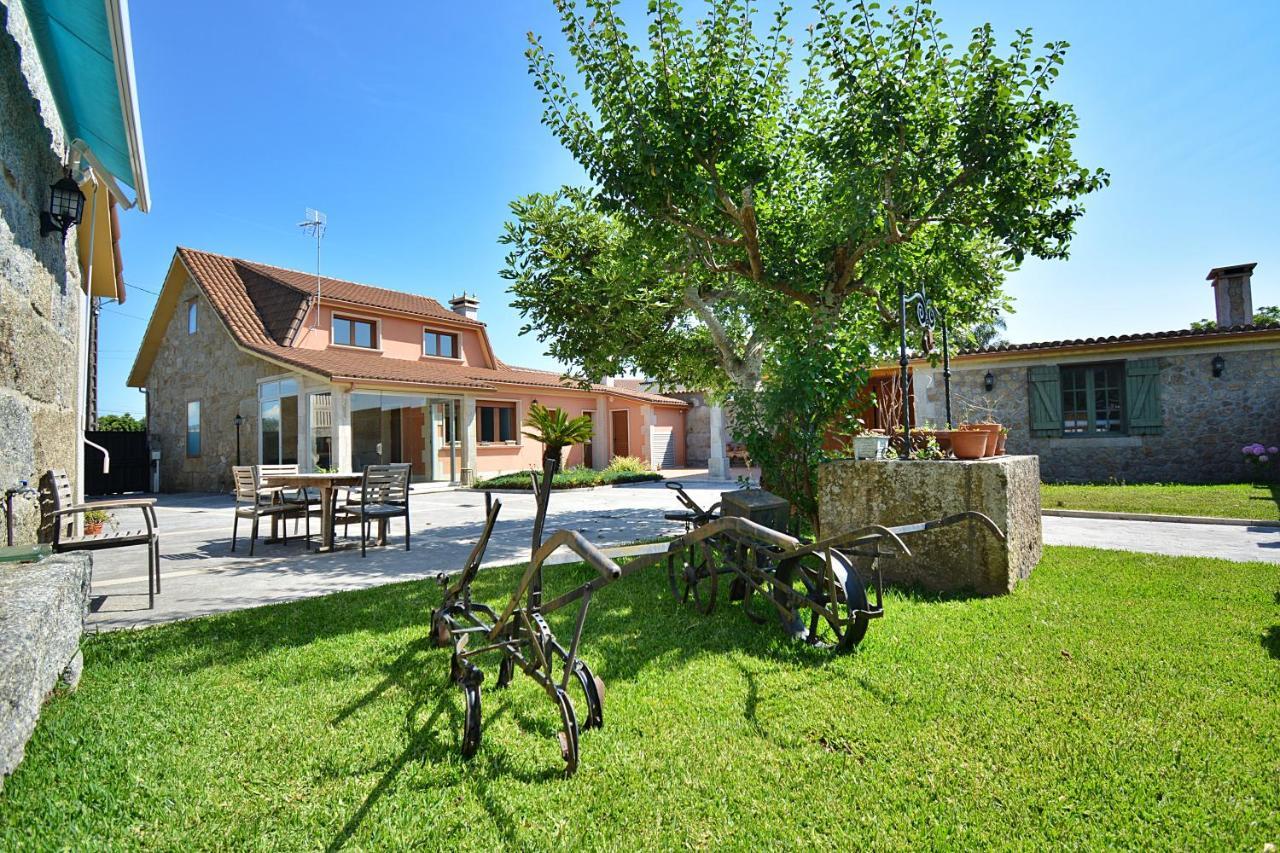 Galihost - Casa Con Precioso Jardin En Vilanova De Arousa Exterior photo