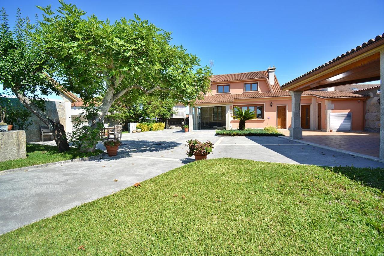 Galihost - Casa Con Precioso Jardin En Vilanova De Arousa Exterior photo