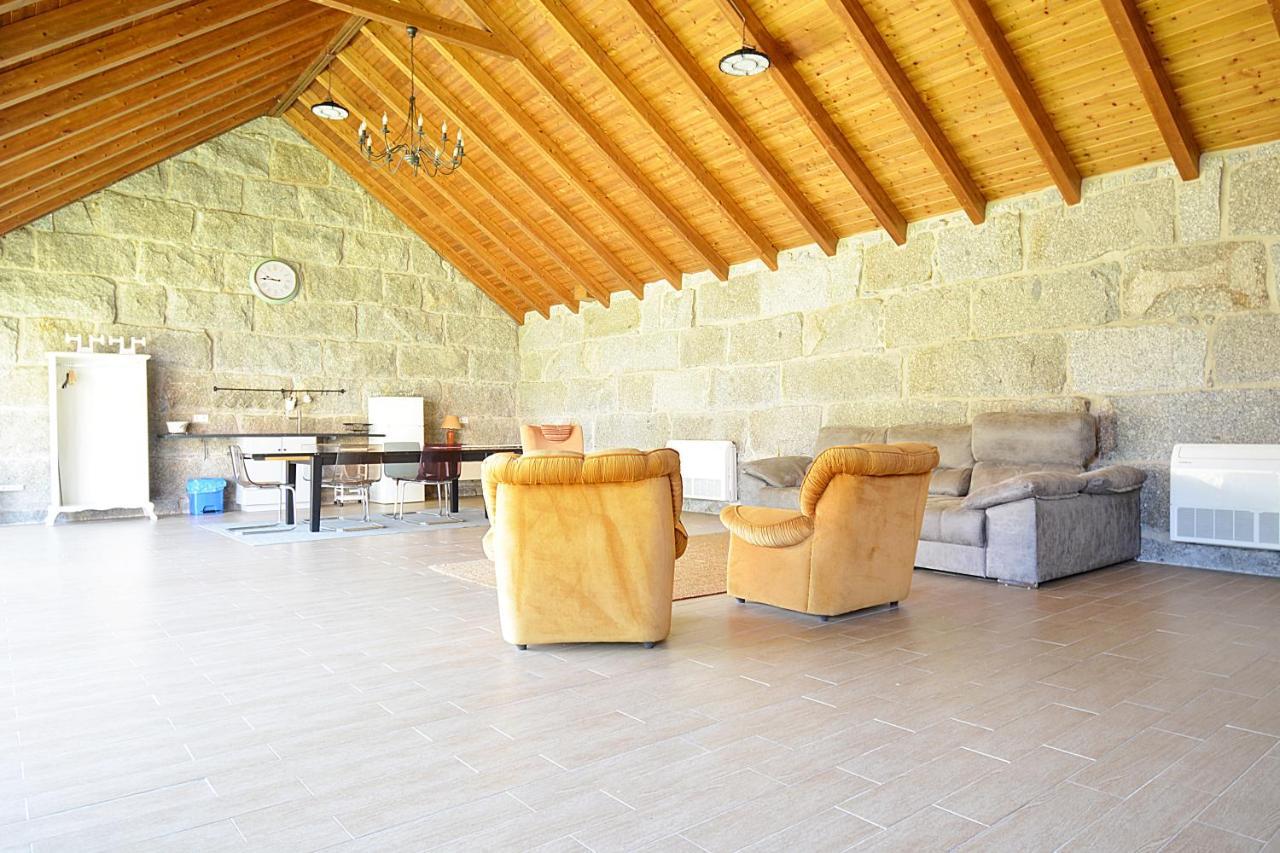 Galihost - Casa Con Precioso Jardin En Vilanova De Arousa Exterior photo